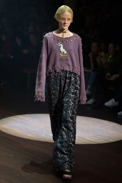 Look 19